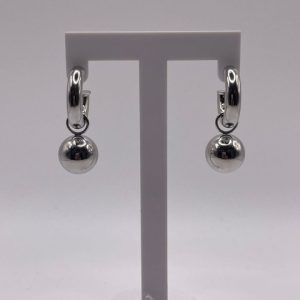 Argollas plateadas con balin colgante