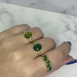 Anillos con piedras verdes