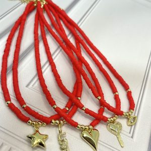 Gargantillas de pucas rojo