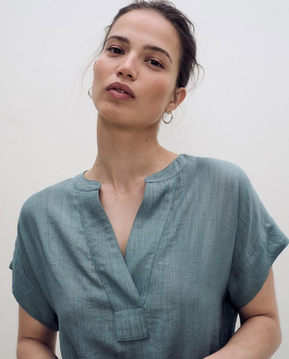 BLUSA CUELLO PICO EFECTO ARRUGADO TURQUESA - Imagen 2