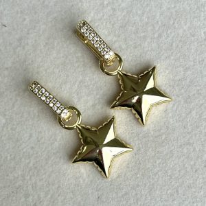 argollas con dije de estrellas