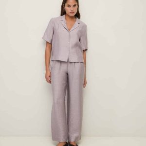 PANTALÓN FLUIDO WIDE LEG EFECTO ARRUGADO MALVA