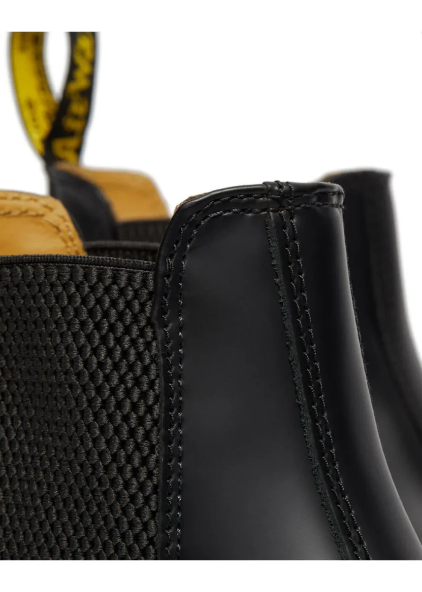 Dr. Martens 2976 Chelsea Smooth con costura amarilla — Botines negros - Imagen 6