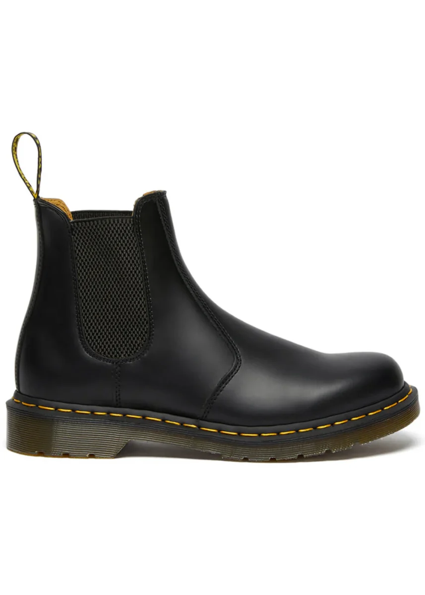 Dr. Martens 2976 Chelsea Smooth con costura amarilla — Botines negros